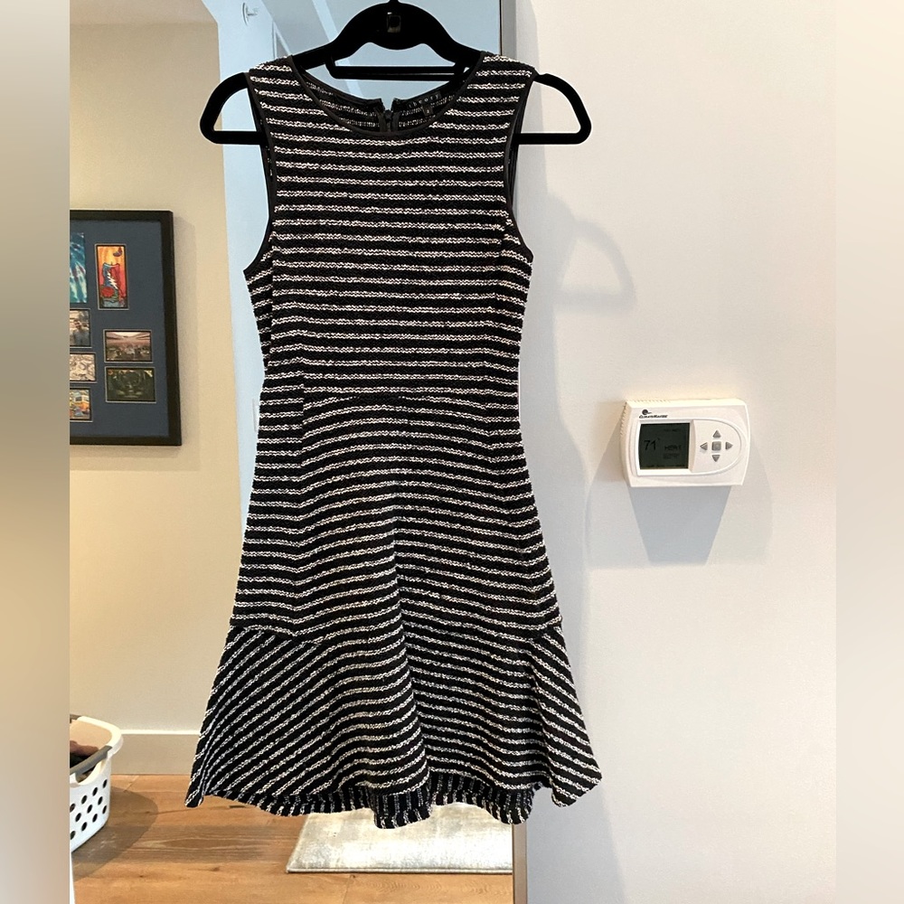 THEORY DRESS. BLACK AND WHITE STRIPED. SIZE 2